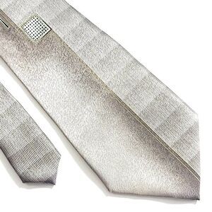 Pierre Cardin‎ Abstract Tan Silver Print Short Wide Silk Tie